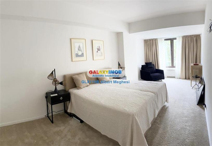 Apartament cu 5 camere semidecomandat în Herăstrău