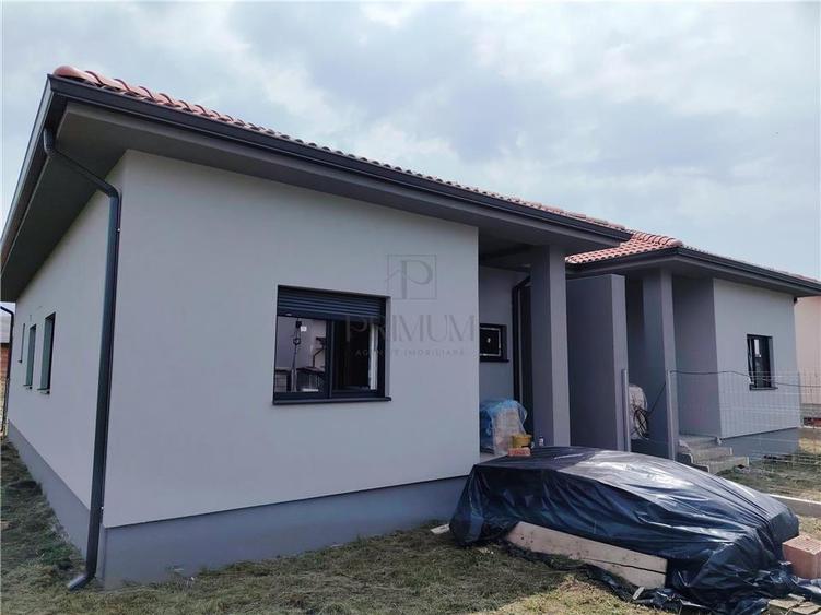 Duplex cu 4 camere cu Canalizare în Moșnița Veche