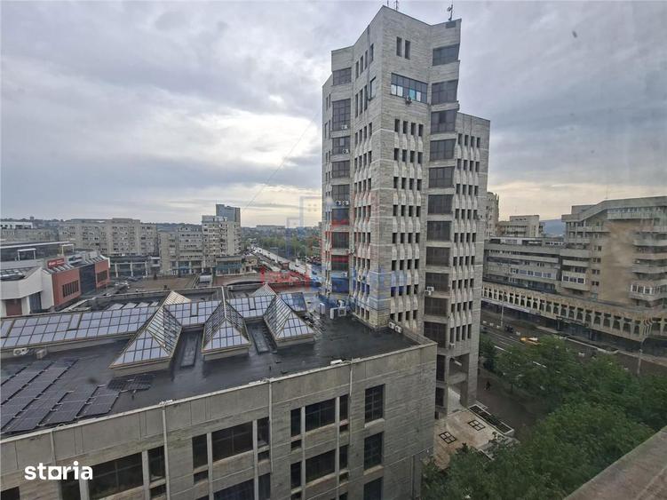 Apartament cu 3 camere decomandat în Hala Centrală
