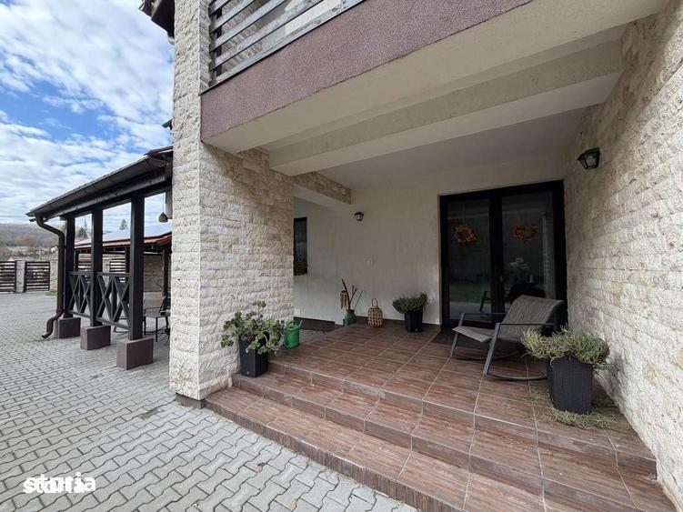 Casă cu 4 camere cu Teren 1625 Mp în Păuliș