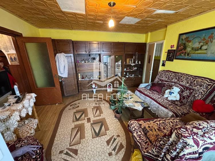 Apartament cu 3 camere semidecomandat în Govândari