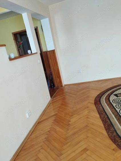 Apartament cu 4 camere decomandat în Central