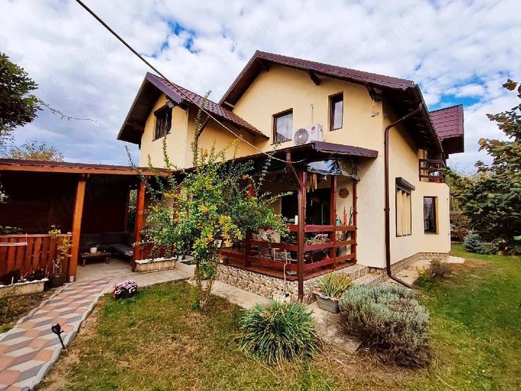 Casă cu Teren 900 Mp în Șipotu