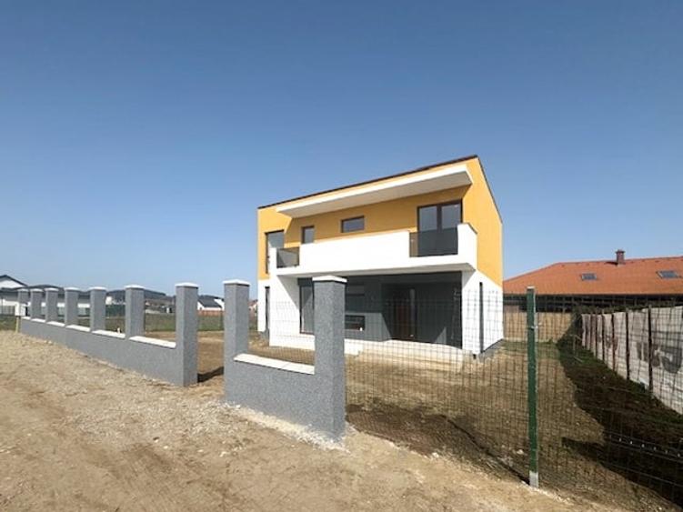 Casă individuală cu 5 camere cu Canalizare în Hărman