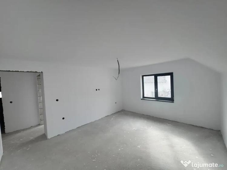 Casă cu 5 camere cu Teren 415 Mp în Central