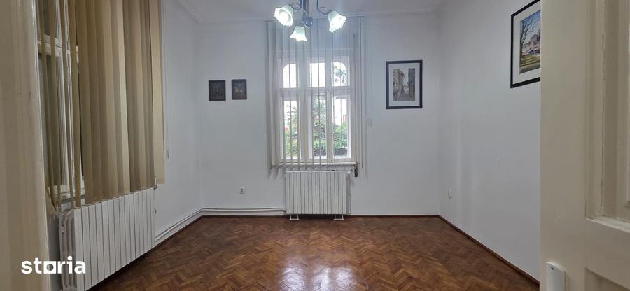 Casă cu 4 camere cu Teren 500 Mp în Far