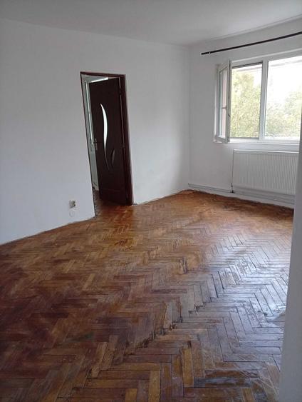 Apartament cu 2 camere semidecomandat în Est