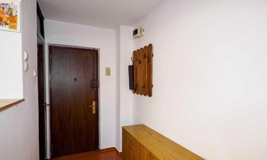 Apartament cu 2 camere semidecomandat, mobilat în Vitan Mall