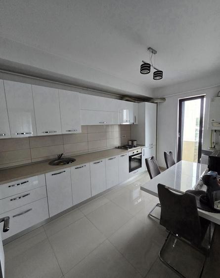 Apartament cu 2 camere decomandat, mobilat în Brâncoveanu