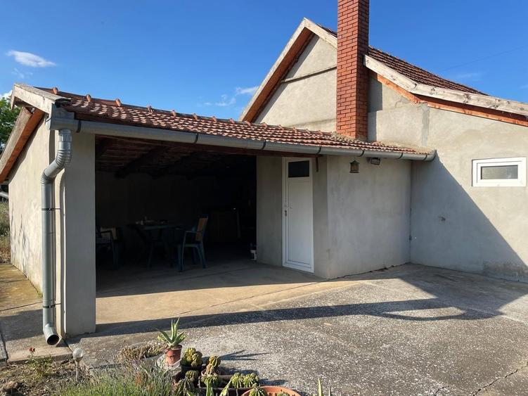 Casă cu 2 camere în Iratoșu