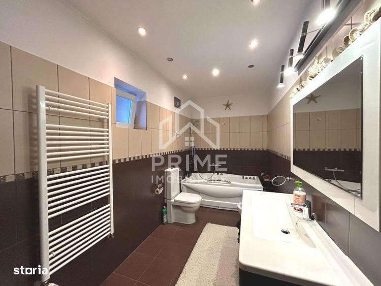 Casă cu 7 camere cu Teren 1004 Mp în Central