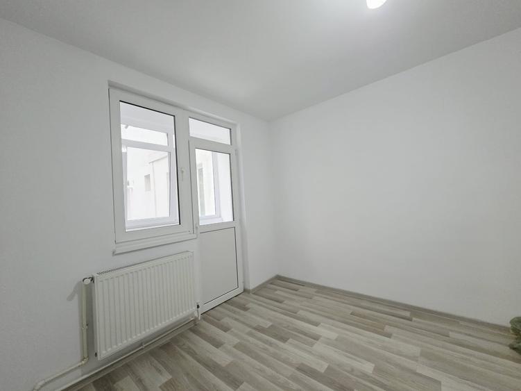 Apartament cu 3 camere semidecomandat în Micro 19