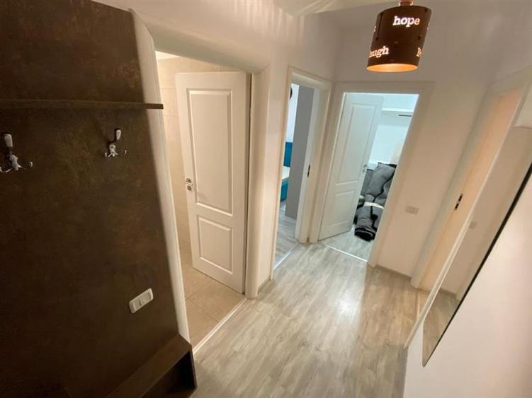 Apartament cu 2 camere decomandat, mobilat în Tractorul