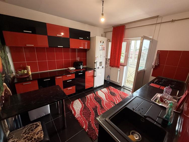 Apartament cu 2 camere semidecomandat, mobilat în Central