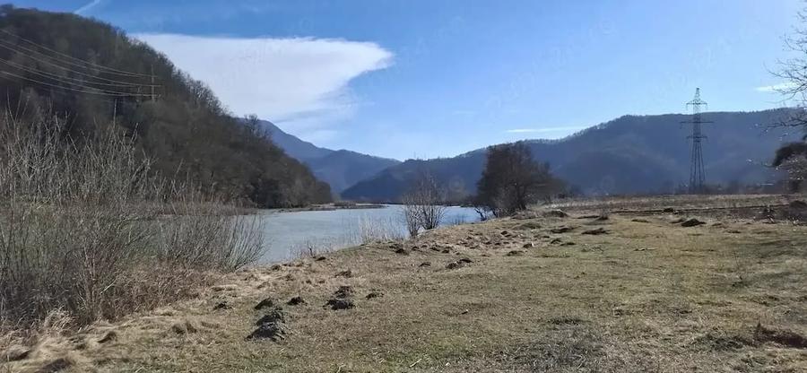 Teren de 2800 mp, în Călinești
