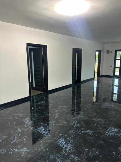 Casă cu 4 camere în Ciolpani