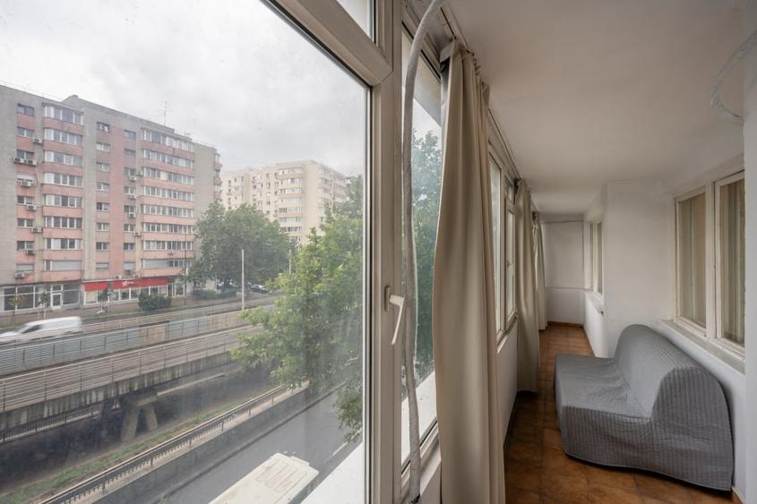 Metroul la doi pași. 2 camere și un balcon de 10 mp, fix la Obor - 12