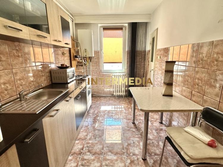 Apartament cu 2 camere semidecomandat, mobilat în Ampoi 1
