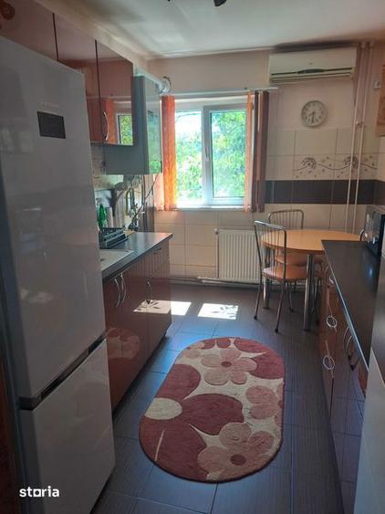 Apartament cu 3 camere decomandat în Lipovei