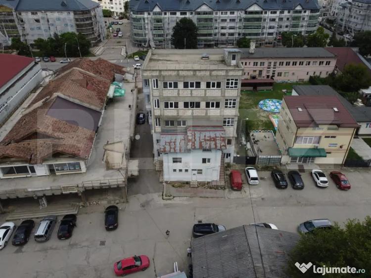 Spațiu comercial, de 1,080 mp, în Ultracentral