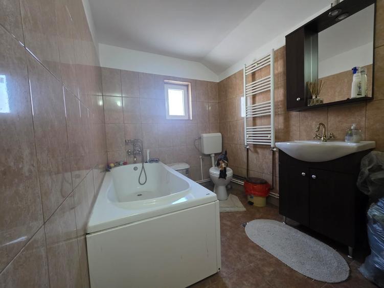 Casă individuală cu 4 camere cu Canalizare în Chiajna
