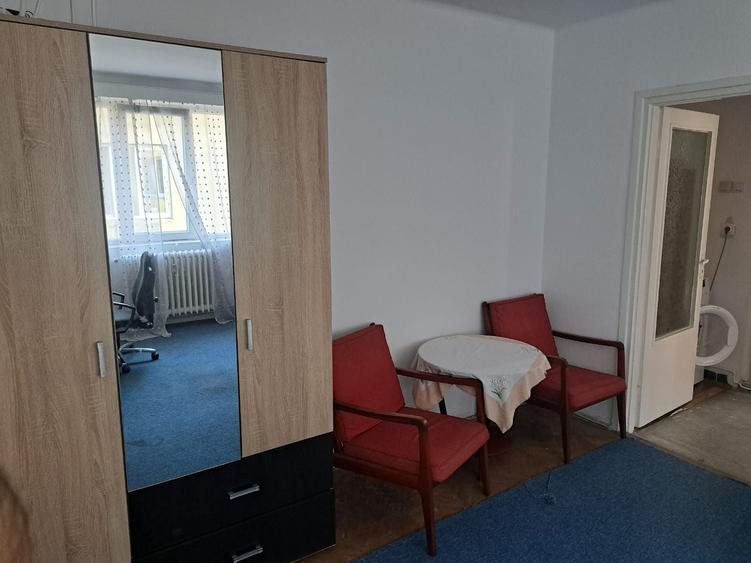 Apartament cu 2 camere semidecomandat în Exterior Vest