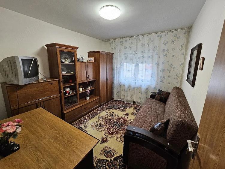 Apartament cu 3 camere decomandat în Soarelui