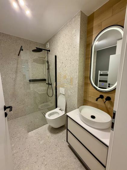 Apartament cu 2 camere semidecomandat, mobilat în Semicentral