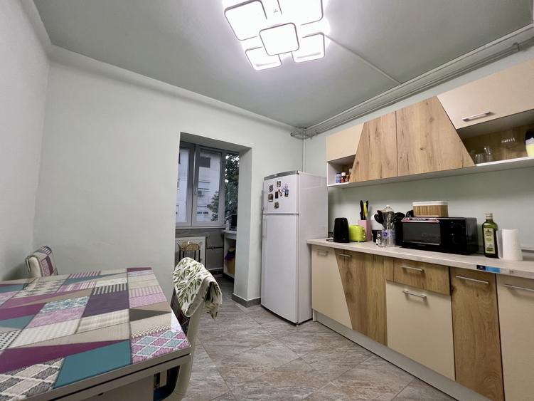 Apartament cu 3 camere, 72mp utili, etaj 2, decomandat - zona Lunei - 8
