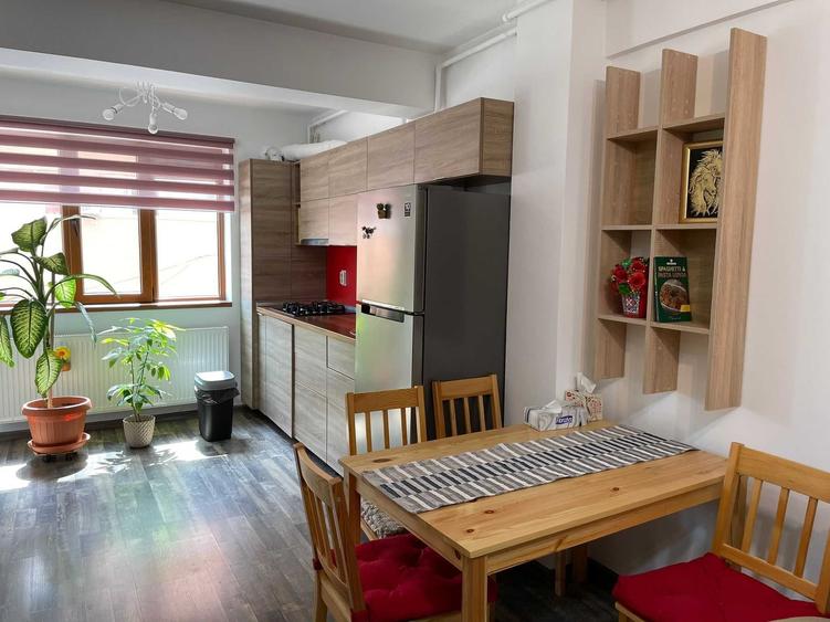 Apartament cu 2 camere decomandat în Central
