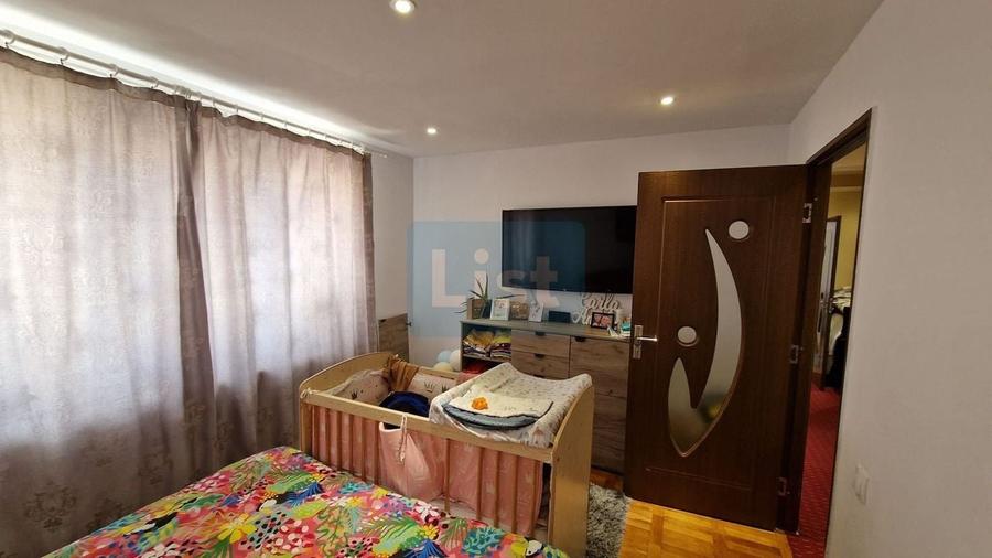 Apartament cu 3 camere semidecomandat, mobilat în Central