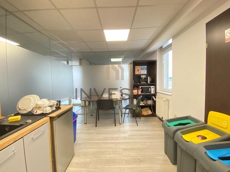 Apartament cu 4 camere decomandat, mobilat în Central