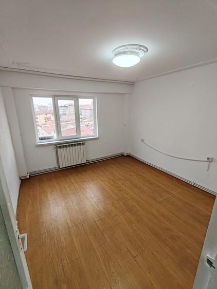 Apartament cu 2 camere decomandat, mobilat în Casa de Cultură