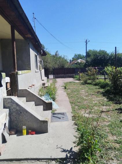 Casă cu 3 camere cu Teren 1000 Mp în Central