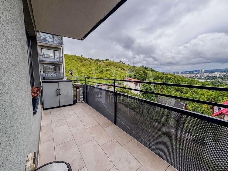 Apartament cu 3 camere semidecomandat în Florești