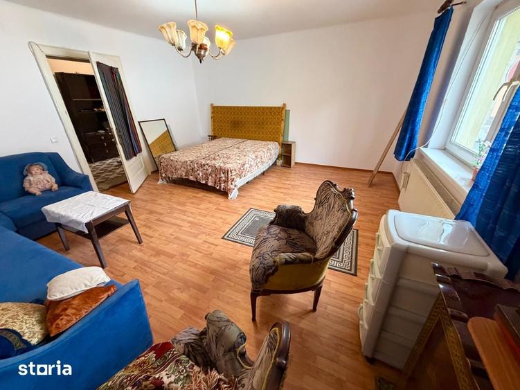 Casă cu 4 camere cu Teren 133 Mp în Lupeni