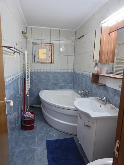 Apartament cu 2 camere decomandat în Drumul Sării