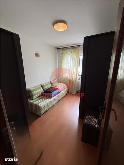 Apartament cu 4 camere decomandat în Inel II