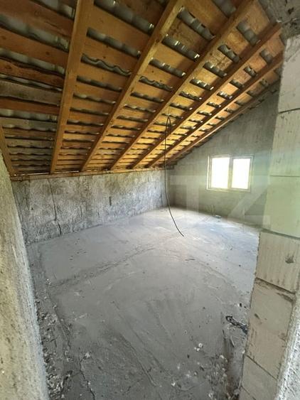 Casă individuală cu 4 camere cu Canalizare în Lazuri