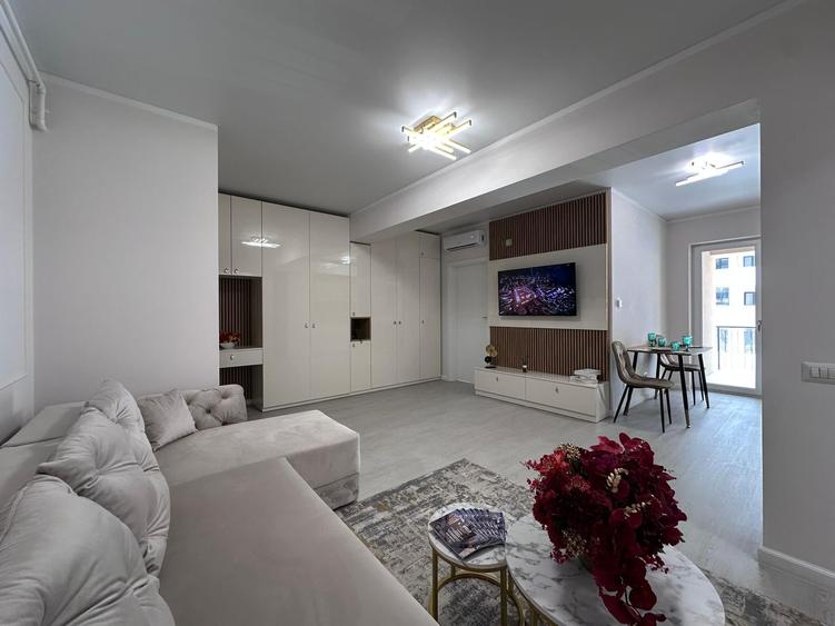 Apartament cu 3 camere semidecomandat în Berceni