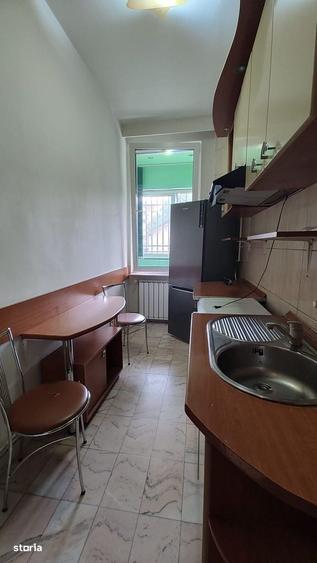 Apartament cu 3 camere în Decebal