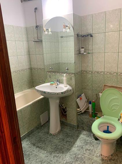 Apartament cu 4 camere decomandat în Central