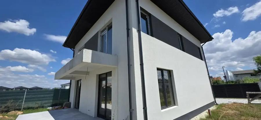 Casă individuală cu 5 camere cu Teren 409 Mp în Vest
