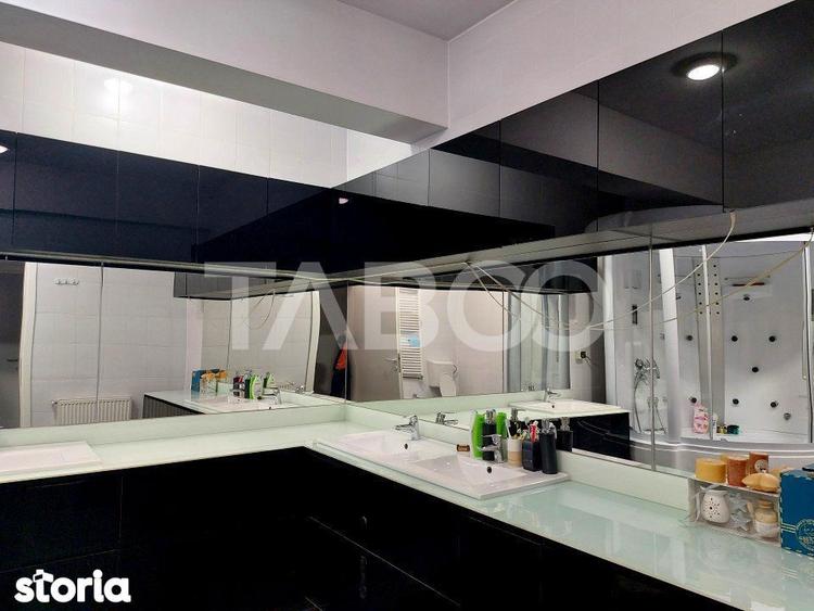 Apartament cu 3 camere decomandat în Vasile Aaron