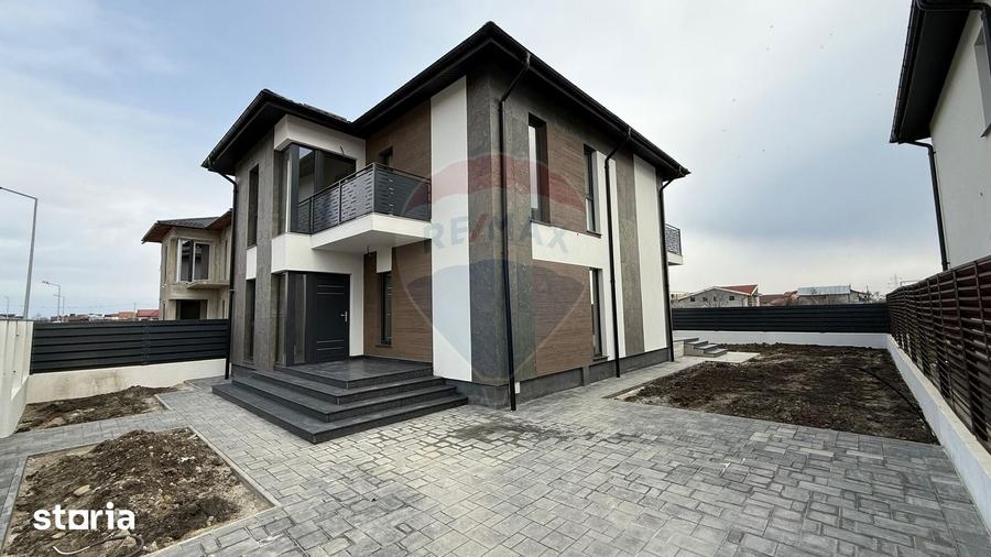 Casă cu 4 camere cu Teren 330 Mp în Central