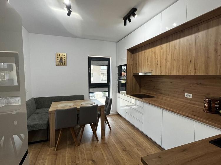 Apartament cu 3 camere decomandat în Central