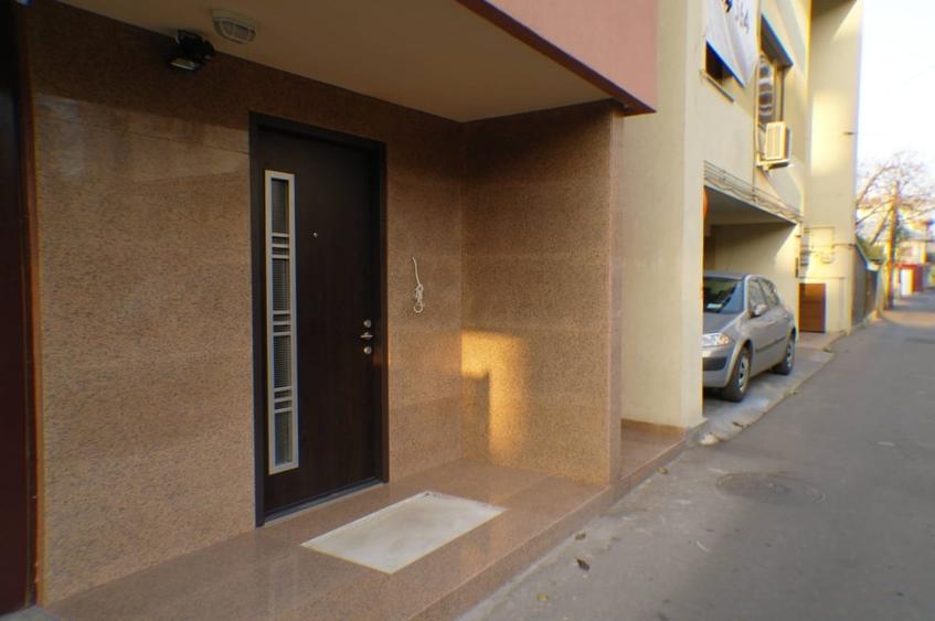 Casă cu 13 camere cu Teren 300 Mp în Dorobanți
