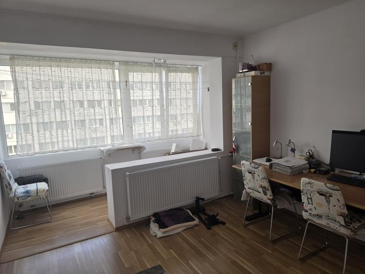 Apartament cu 3 camere semidecomandat, mobilat în Iancului