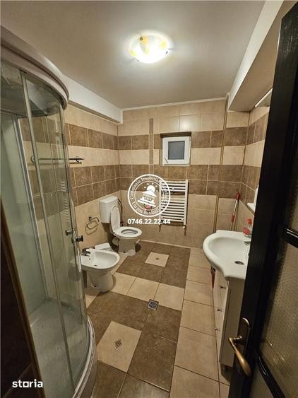 Casă cu 6 camere cu Teren 900 Mp în Aroneanu