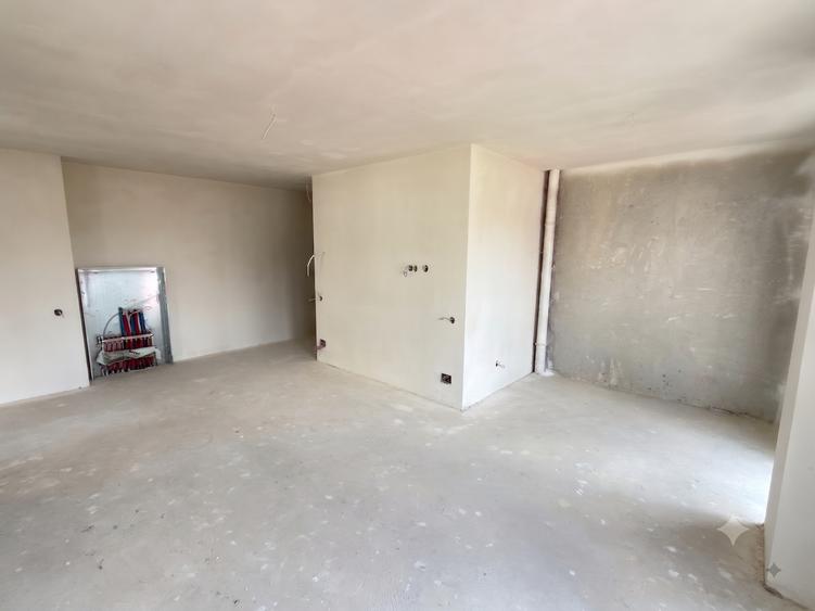 Apartament cu 3 camere decomandat în Între Lacuri